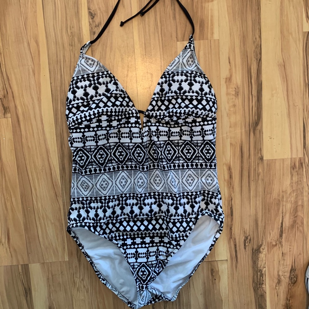 Mossimo One Piece Suit with Molded Cups, Size L.